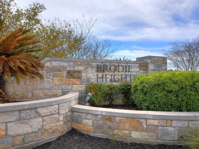 view of community / neighborhood sign