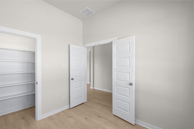 316 Ridgewell Loop, Georgetown, TX 78633 - unfurnished bedroom with light wood-style floors, baseboards, and a closet