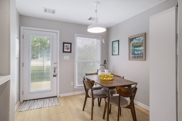 6900 E Riverside Dr Unit 24, Austin, TX 78741 - dining area featuring baseboards, visible vents, and light wood-type flooring
