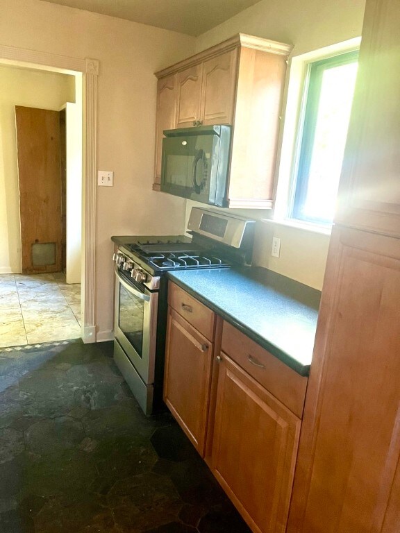 6410 Middleham Pl, Austin, TX 78745 - kitchen featuring black microwave and stainless steel gas range