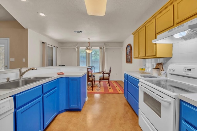 kitchen with visible vents, white appliances, under cabinet range hood, a sink, and blue cabinetry