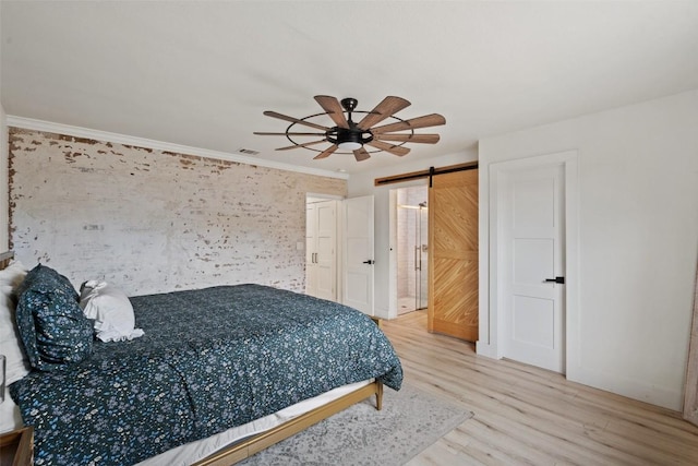 326 W Mulberry St, Fredericksburg, TX 78624 - bedroom featuring a barn door, wood finished floors, visible vents, baseboards, and ceiling fan