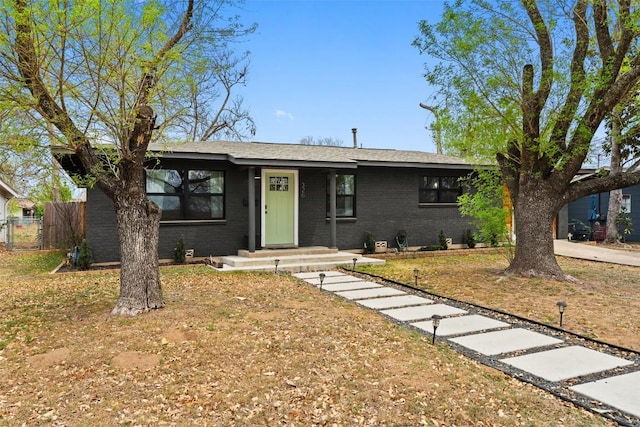 326 W Mulberry St, Fredericksburg, TX 78624 - ranch-style house featuring brick siding, a front lawn, and fence