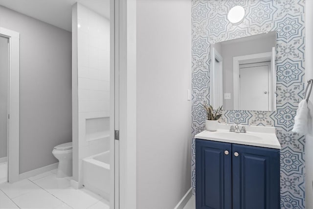 3400 Santa Fe Dr, Austin, TX 78741 - full bath with vanity, wallpapered walls, and shower / washtub combination