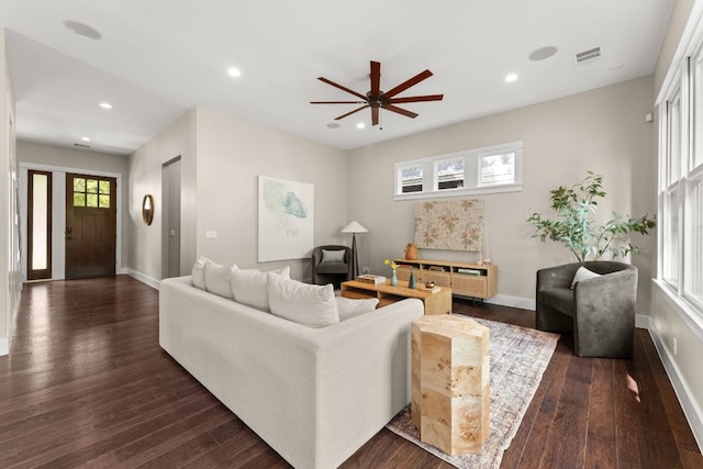 living area with ceiling fan, baseboards, dark wood-type flooring, visible vents, and recessed lighting