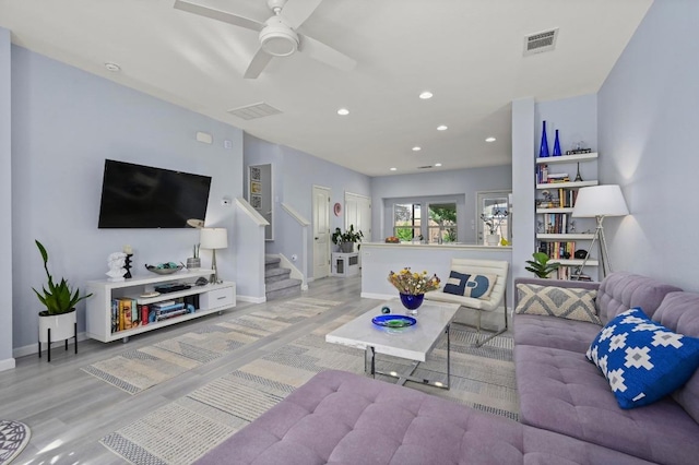 living area featuring recessed lighting, visible vents, light wood-type flooring, baseboards, and ceiling fan