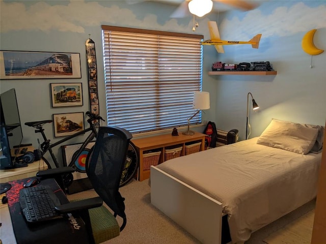 bedroom featuring a ceiling fan