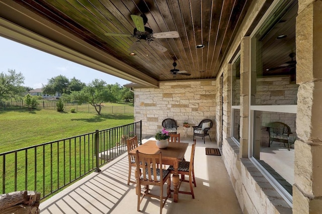 balcony featuring ceiling fan
