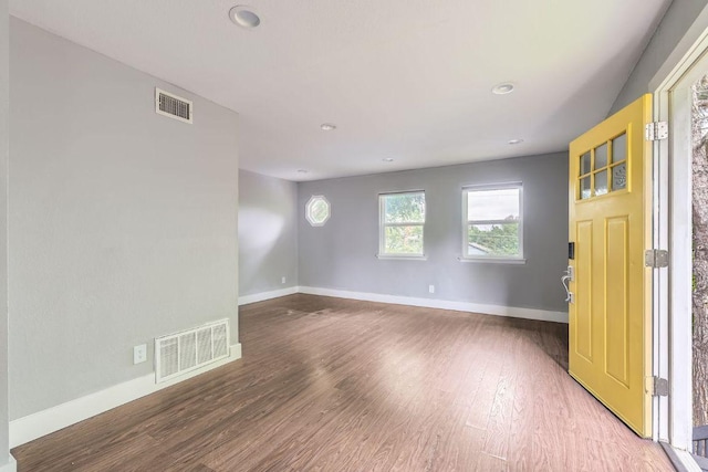 spare room with baseboards, wood finished floors, visible vents, and recessed lighting