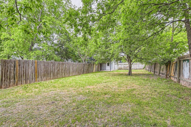 view of yard featuring a fenced backyard