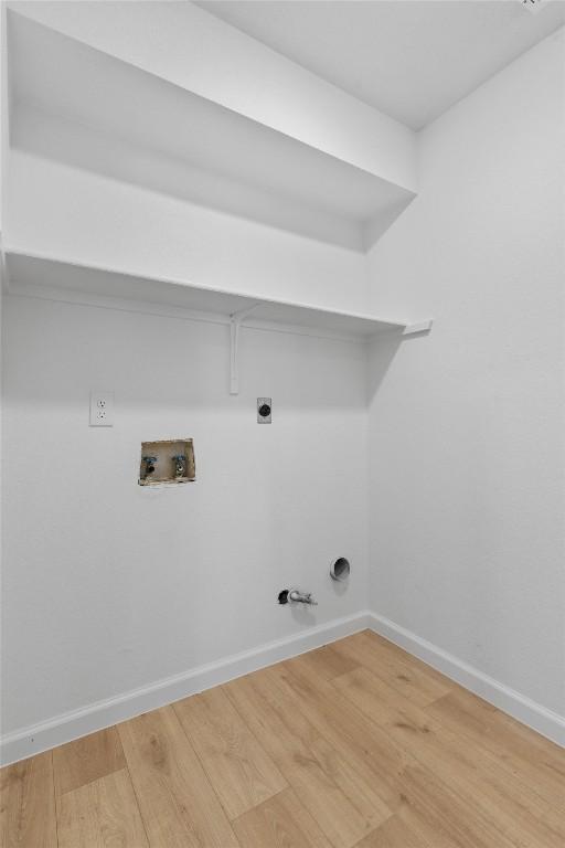 8121 Almondsbury Ln, Austin, TX 78748 - laundry area with hookup for a gas dryer, washer hookup, wood finished floors, baseboards, and electric dryer hookup