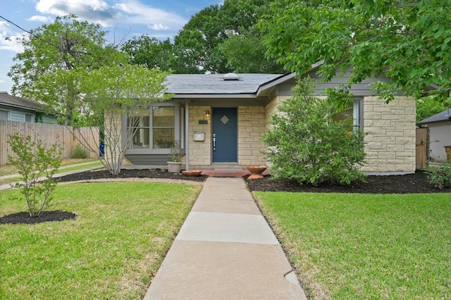 view of front facade with a front yard and fence