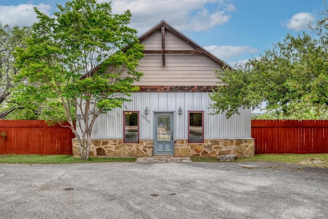 19908 Victoria Chase Rd, Lago Vista, TX 78645 - view of front of property featuring stone siding