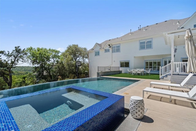 4014 Walnut Clay Dr, Austin, TX 78731 - outdoor pool with an in-ground hot tub and a patio