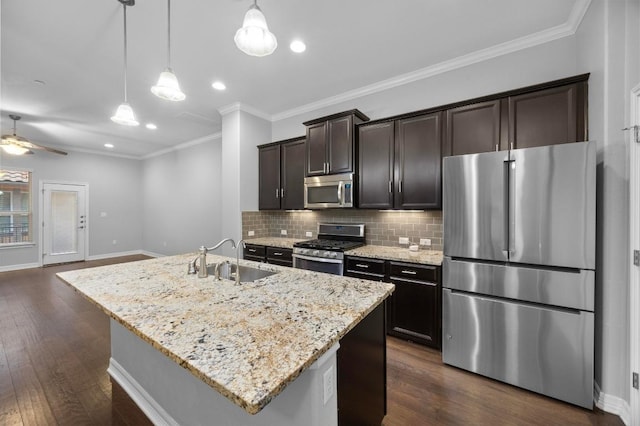 kitchen featuring a sink, ornamental molding, stainless steel appliances, backsplash, and dark wood-style flooring