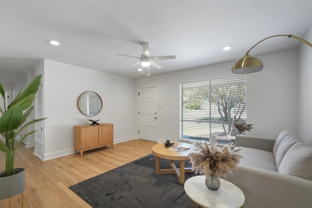 living area featuring baseboards, wood finished floors, recessed lighting, and ceiling fan