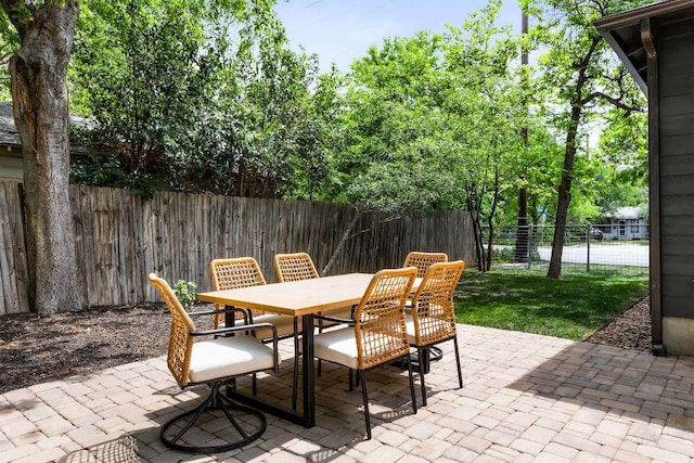 1200 Cullen Ave Unit B, Austin, TX 78757 - view of patio with outdoor dining area and a fenced backyard