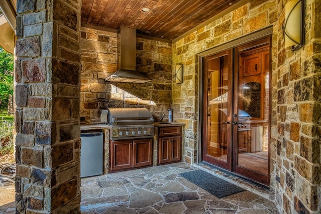 view of patio / terrace featuring a grill and an outdoor kitchen