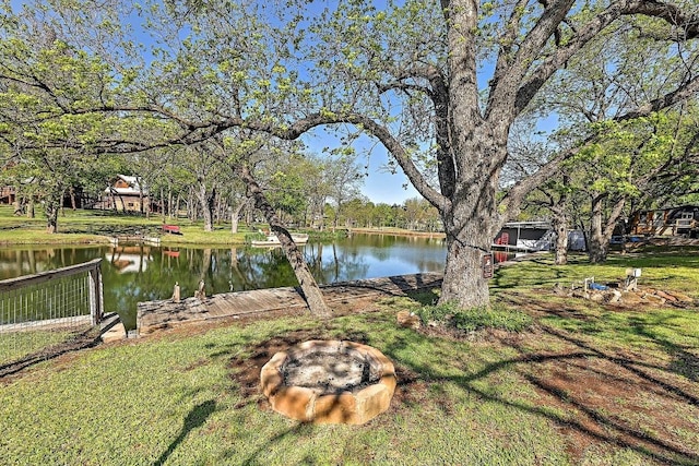 view of yard featuring a water view