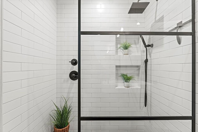5602 Joe Sayers Ave, Austin, TX 78756 - bathroom featuring tiled shower