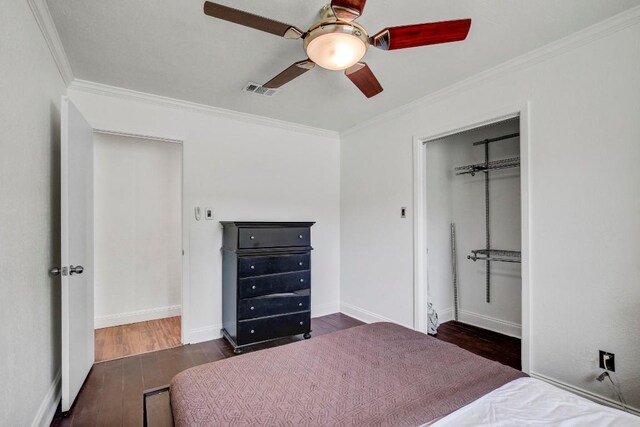 12319 Wycliff Ln, Austin, TX 78727 - bedroom featuring dark wood-type flooring, ornamental molding, a closet, a ceiling fan, and baseboards