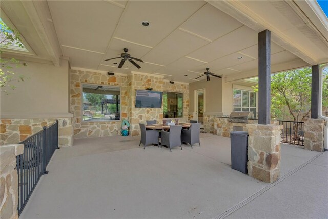 view of patio / terrace with outdoor dining area, an outdoor kitchen, a ceiling fan, and grilling area