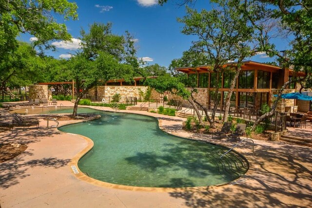 view of swimming pool