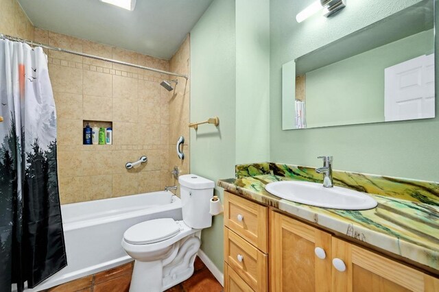 full bathroom featuring shower / tub combo with curtain, vanity, and toilet