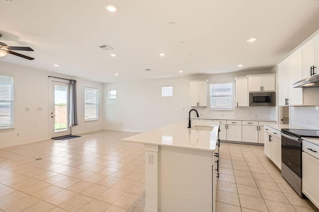169 Slenderleaf Dr, Marble Falls, TX 78654 - kitchen featuring stainless steel appliances, a sink, open floor plan, a ceiling fan, and light tile patterned flooring