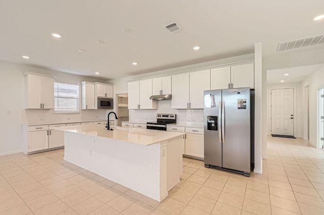 169 Slenderleaf Dr, Marble Falls, TX 78654 - kitchen featuring appliances with stainless steel finishes, under cabinet range hood, white cabinetry, a sink, and recessed lighting