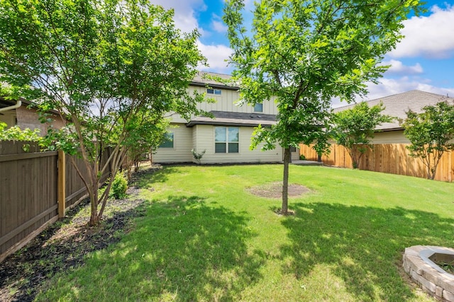 view of yard featuring a fenced backyard