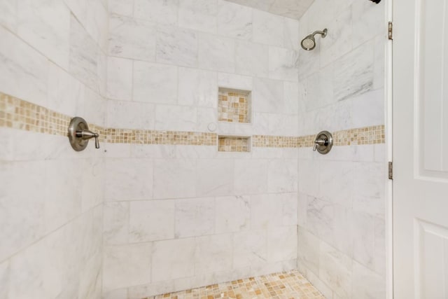 bathroom featuring tiled shower