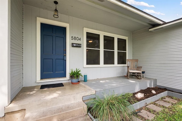 entrance to property featuring covered porch