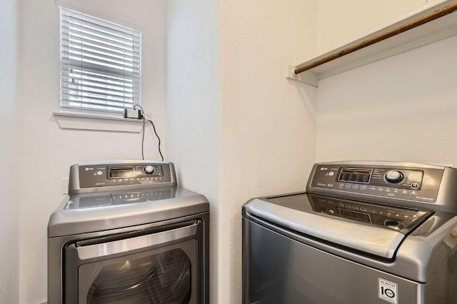 1513 Casa Dr, Austin, TX 78745 - laundry area featuring washing machine and dryer