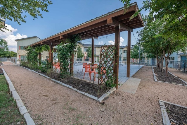 7805 Cooper Ln Unit 103, Austin, TX 78745 - surrounding community with fence and a patio