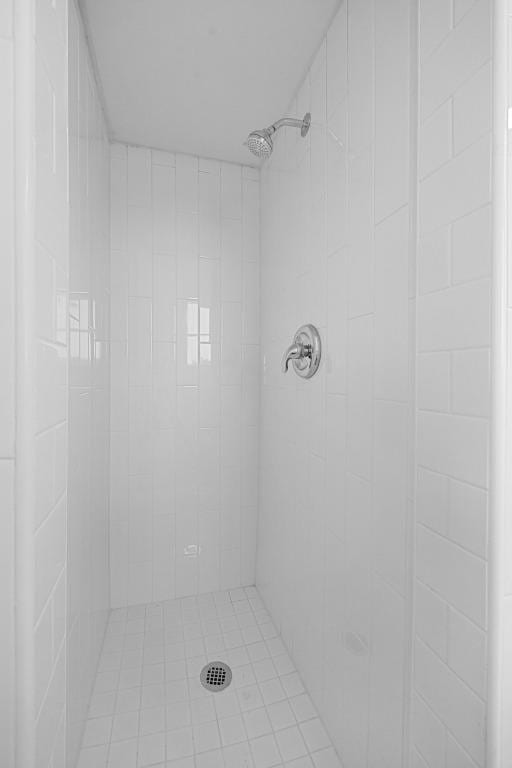 2111 Mardean Ln, Temple, TX 76501 - full bath with tiled shower