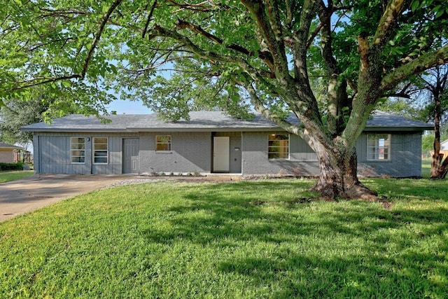 2111 Mardean Ln, Temple, TX 76501 - ranch-style home with a front lawn and brick siding