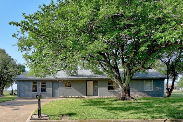2111 Mardean Ln, Temple, TX 76501 - single story home featuring brick siding and a front yard
