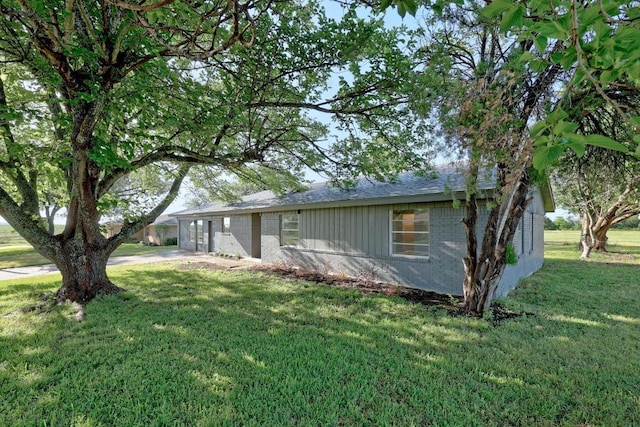 2111 Mardean Ln, Temple, TX 76501 - view of front of home featuring a front lawn and brick siding