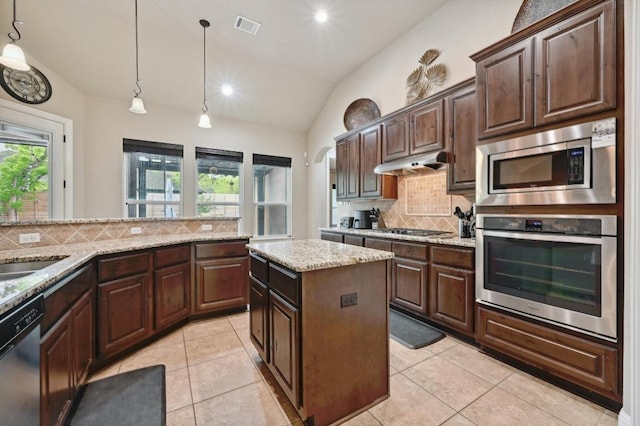 kitchen with stainless steel appliances, under cabinet range hood, visible vents, backsplash, and lofted ceiling