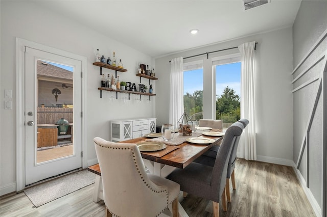 dining room featuring visible vents, recessed lighting, light wood-style flooring, and baseboards