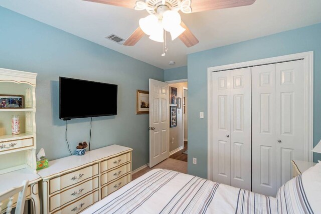 4906 Thunderbird Dr, Lago Vista, TX 78645 - bedroom featuring a closet and a ceiling fan