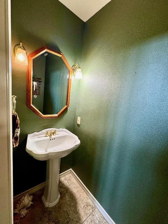 bathroom with baseboards