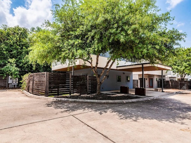 view of front of property featuring fence