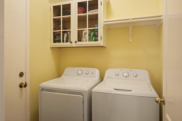 laundry room with washing machine and clothes dryer