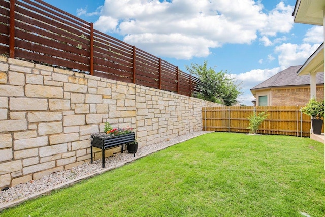 view of yard featuring a fenced backyard