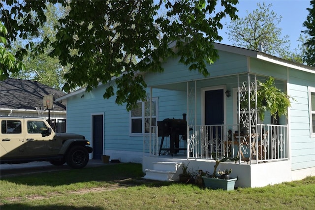 1200 NE 5th St, Smithville, TX 78957 - exterior space featuring covered porch and a lawn