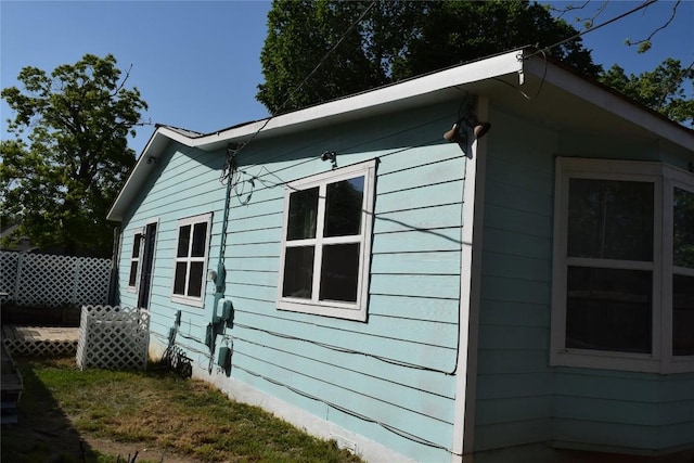 1200 NE 5th St, Smithville, TX 78957 - view of side of home