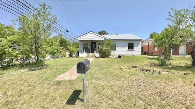 view of front of property featuring covered porch and a front lawn