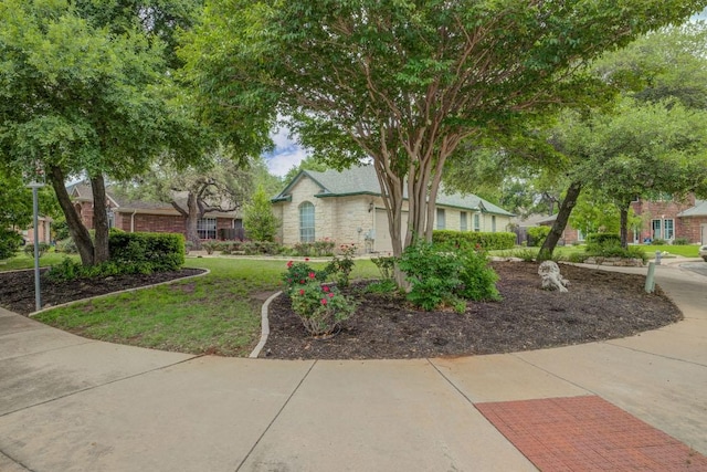 view of front of house with a front lawn